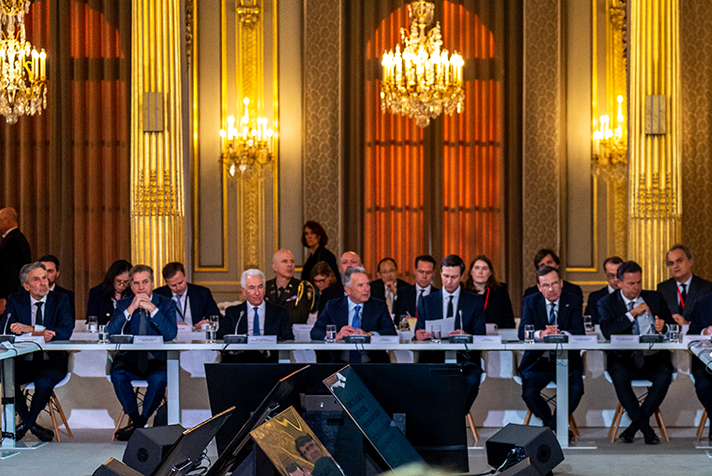 Statsminister Ulf Kristersson under toppmöte i Paris.