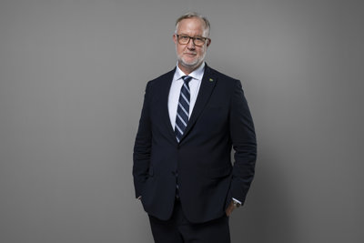 Porträttbild av utbildningsminister Johan Pehrson