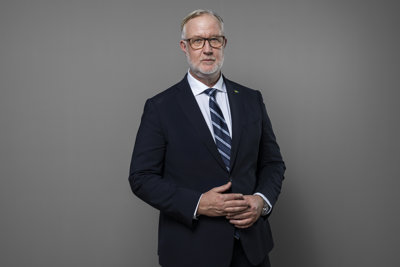 Porträttbild av utbildningsminister Johan Pehrson