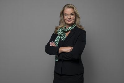 Porträttbild av skolminister Lotta Edholm