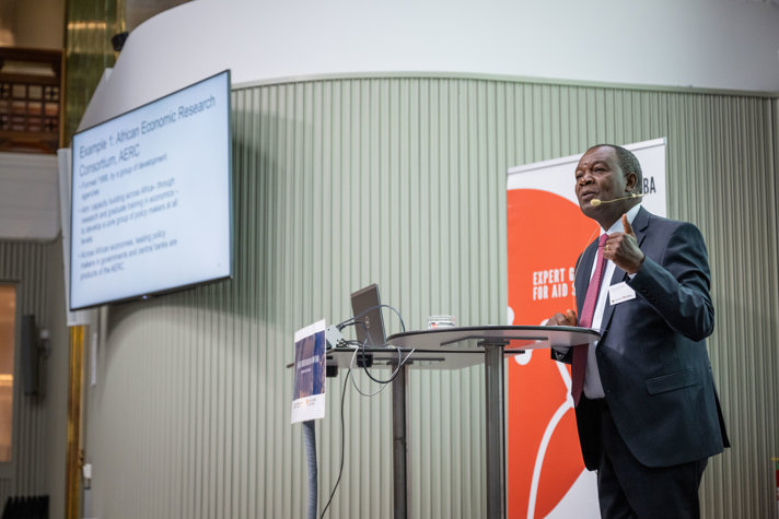 Kenyas tidigare finansminister Njuguna Ndung’u talar vid konferensen