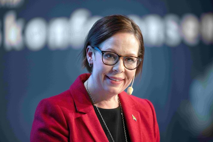 Maria Malmer Stenergard talar.