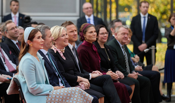 Kronprinsessan, utrikesministern med flera sitter i publiken